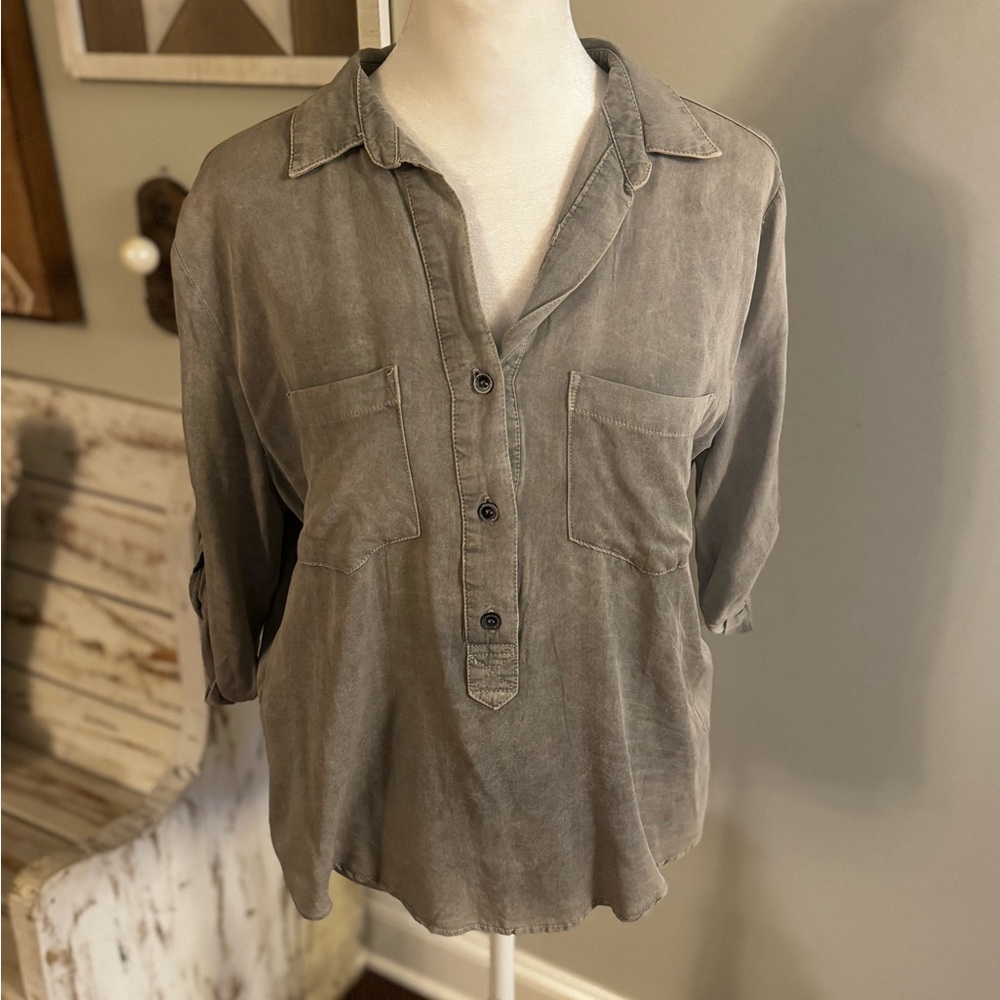 Under Skies Casual Gray Button Down Shirt